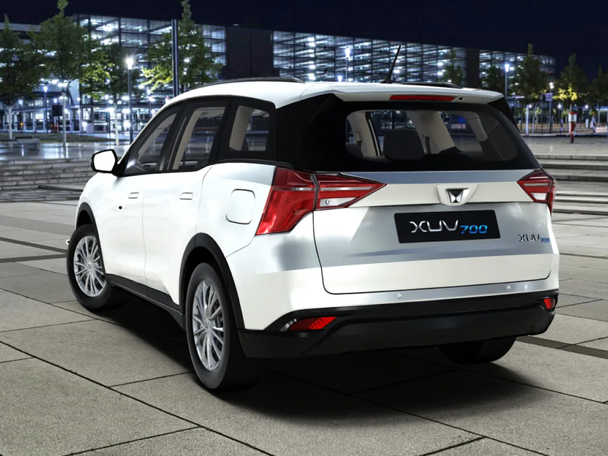 Mahindra XUV 700 MX E Petrol